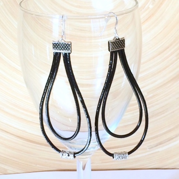 Jewelry - Leather double hoop earrings